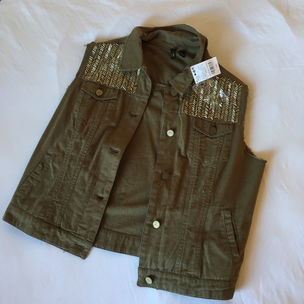 ✨NWT MNG Military Green Vest✨